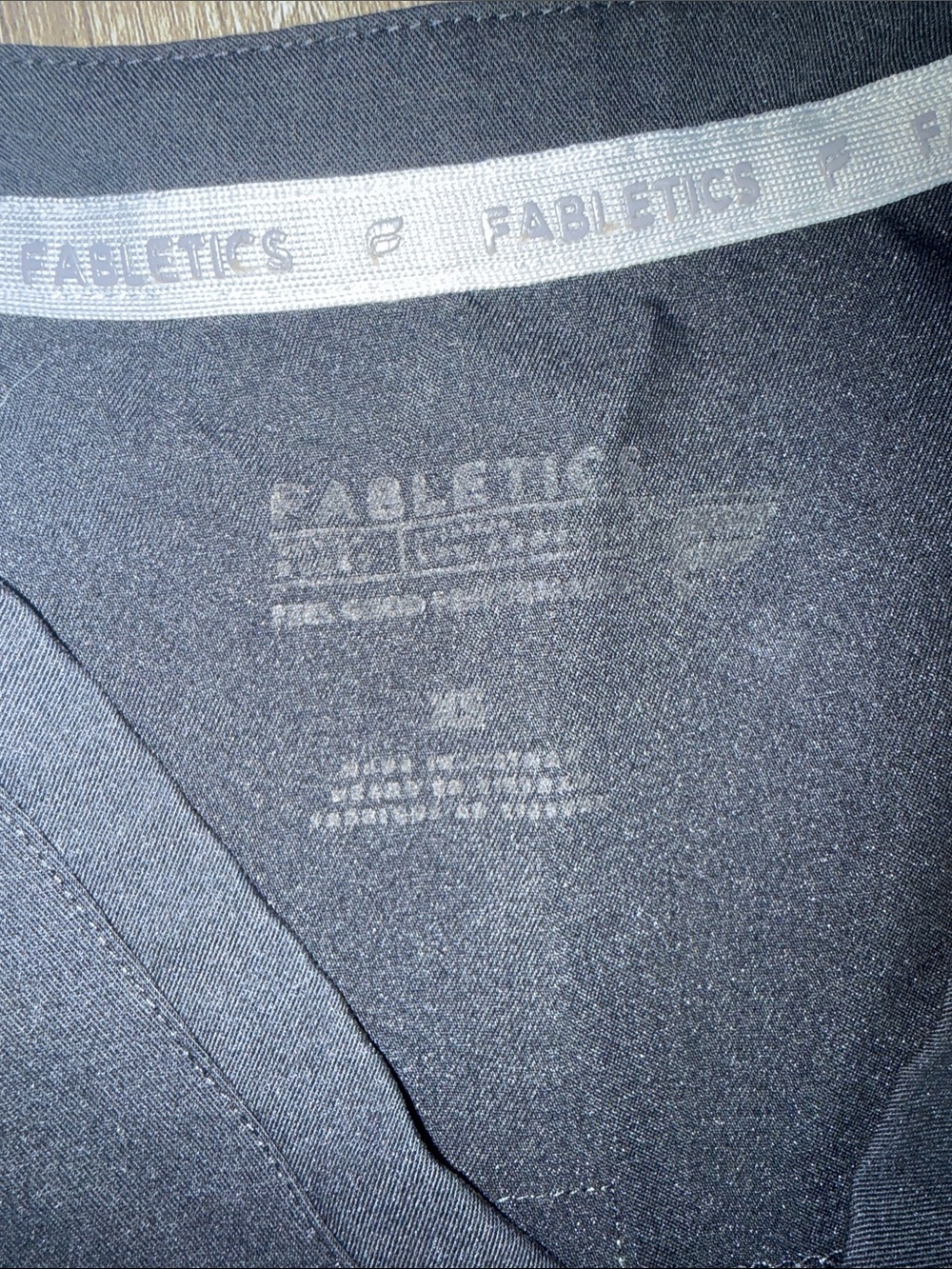 Fabletics Women’s Black Scrub Set - Picture 4 of 7
